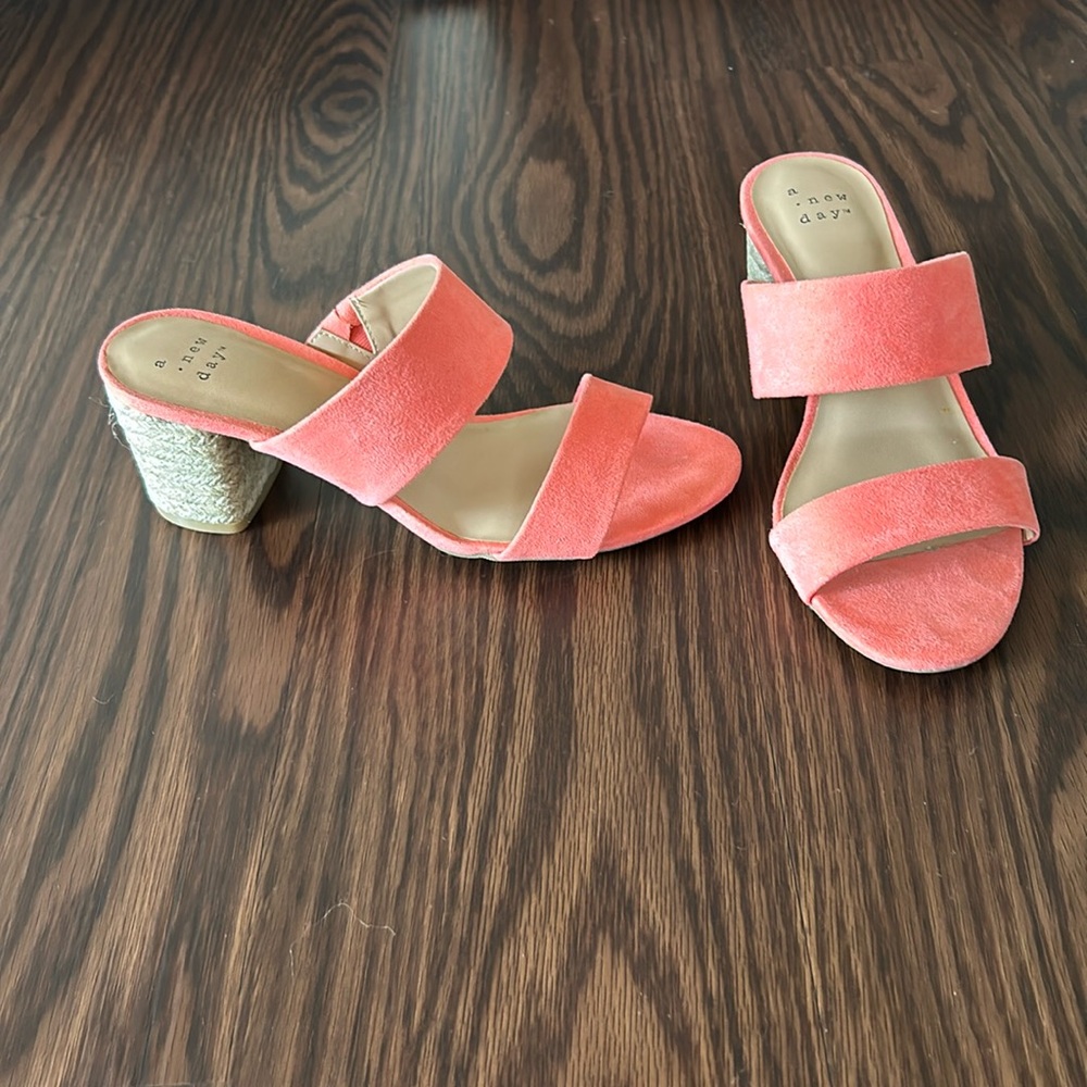 A new day pink suede heels NWOT size 5.5